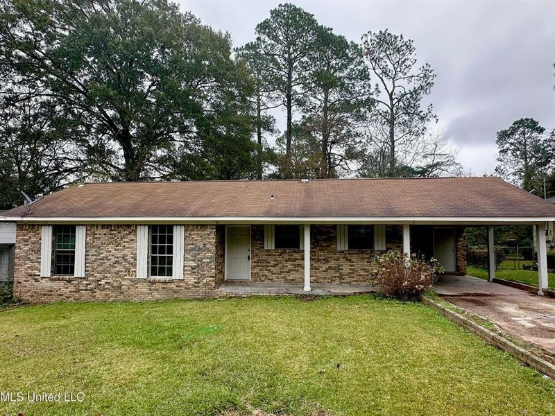 Brick Home in McComb for Sale : McComb : Pike County : Mississippi