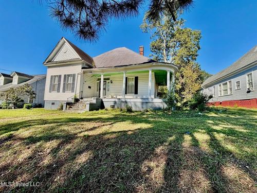 Charming Fixer-Upper in The Heart : McComb : Pike County : Mississippi