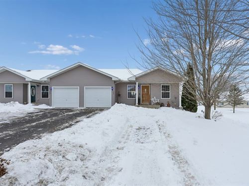 Townhome, Baldwin Wisconsin : Baldwin : Saint Croix County : Wisconsin
