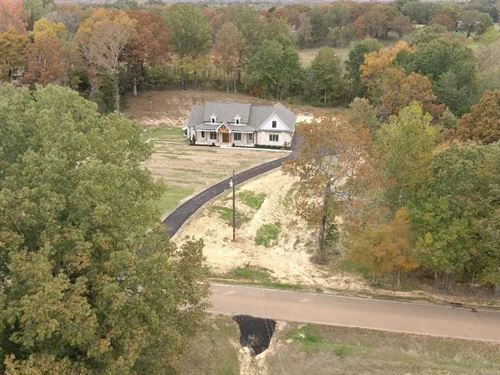 New Construction on 1.92 Acres : Hernando : Desoto County : Mississippi