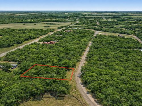 .32 Acre in Lake Tansi Community : Crossville : Cumberland County : Tennessee