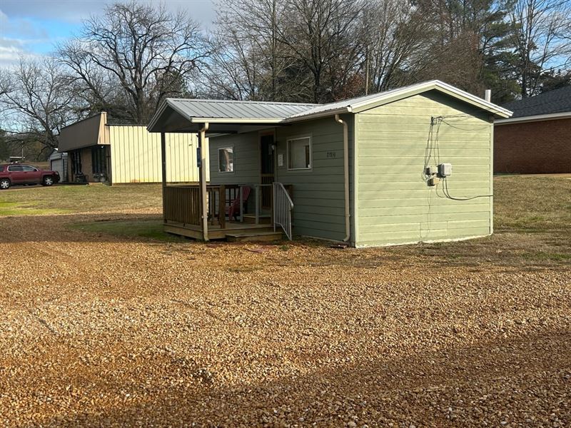 Hwy 50 E Commercial Lot and Office : West Point : Clay County : Mississippi