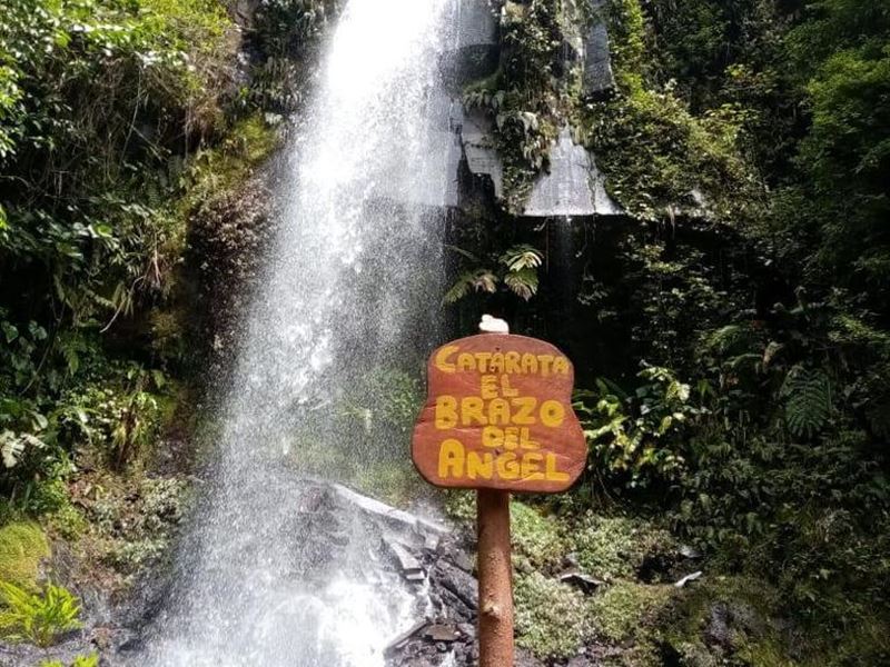 Beautiful Estate with 5 Waterfalls : Heredia Cinchona : Costa Rica