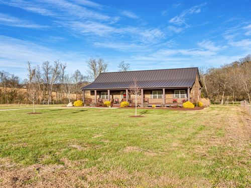 Modern Ranch Living, Equestrian : Santa Fe : Maury County : Tennessee