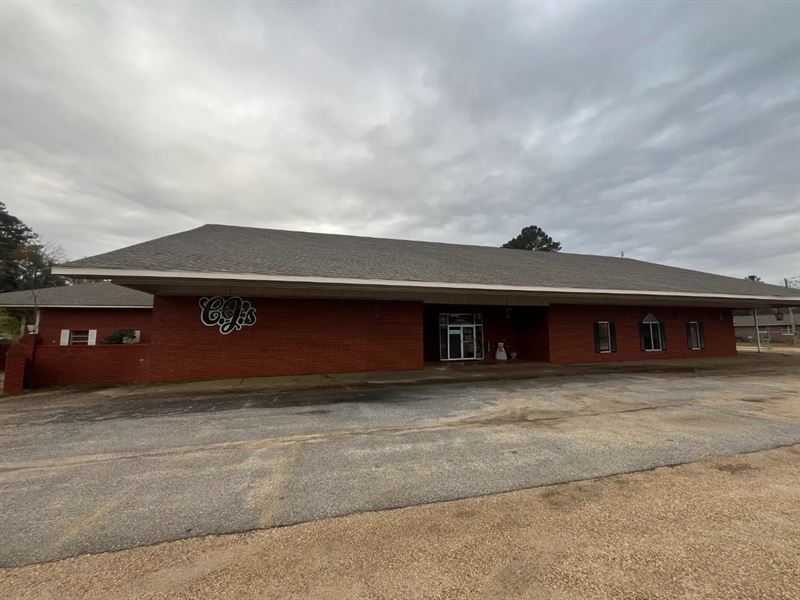 Commercial Property on 1.4 Acres : Waynesboro : Wayne County : Mississippi