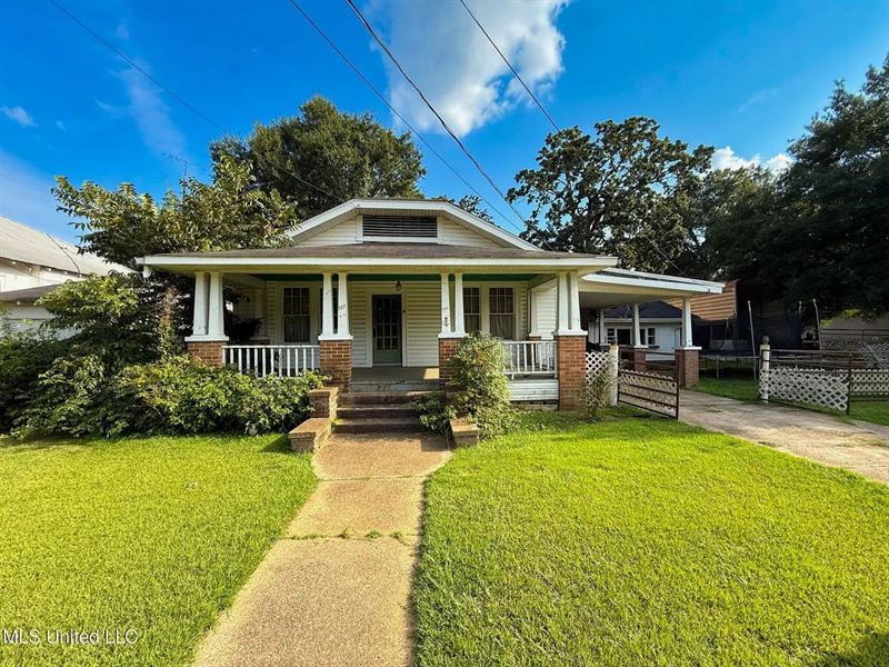 3 Bed 2 Bath Home in Town in McComb : McComb : Pike County : Mississippi