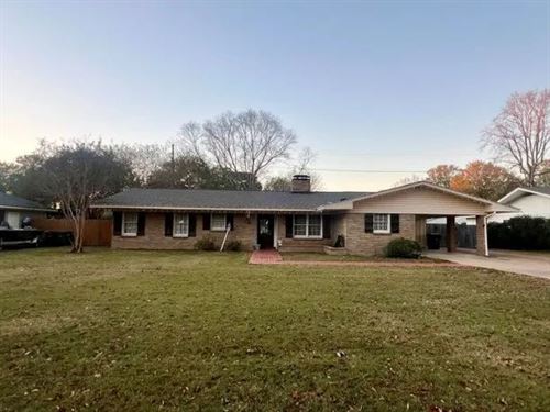 Home in Washington County at 304 Sy : Leland : Washington County : Mississippi