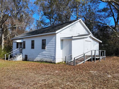 .85 Acres With a Small Church in Cr : Luverne : Crenshaw County : Alabama