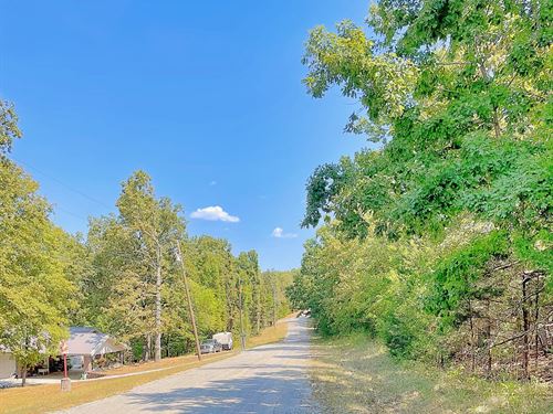 Diamond Lake Across The Street : Horseshoe Bend : Izard County : Arkansas