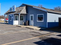 Operating Restaurant with Equipment : Trimble : Clinton County : Missouri