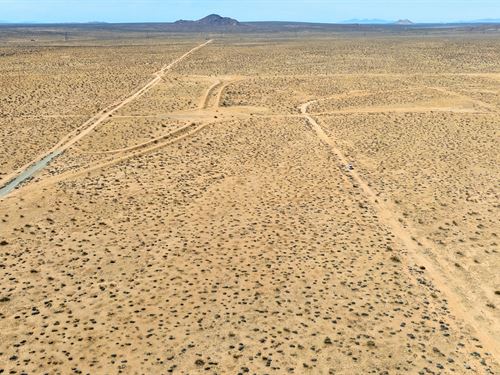 Corner Lot with Wide Open Spaces : Helendale : San Bernardino County : California