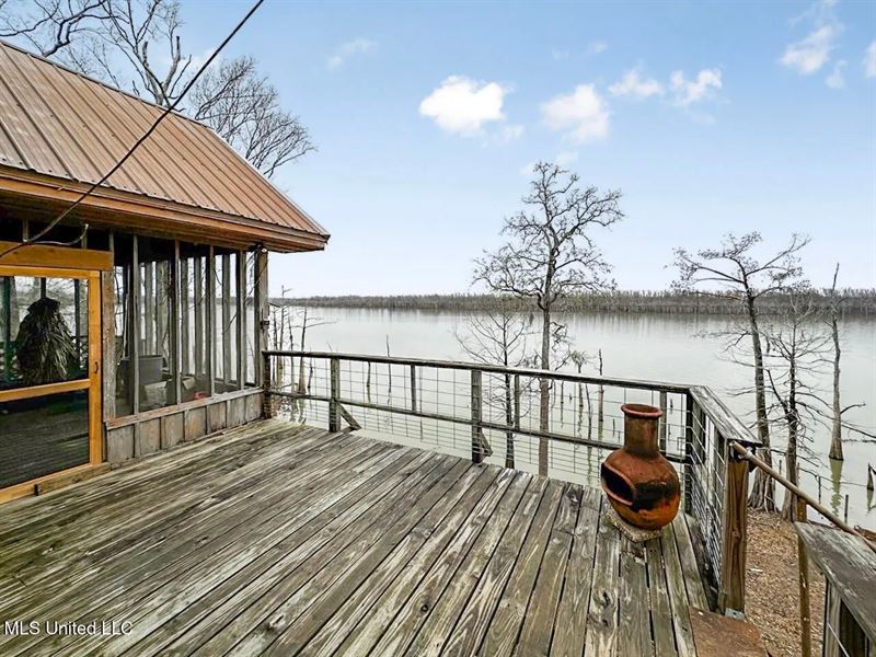 Lake Mary Cabin in Woodville, Missi : Woodville : Wilkinson County : Mississippi