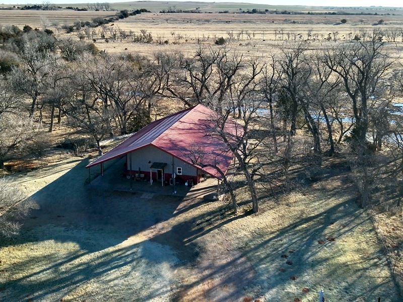 630 Acres with Barndominium : Hydro : Caddo County : Oklahoma