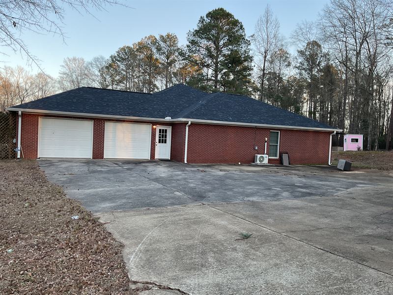 Deep Woods Drive House and 4 Acres : Luverne : Crenshaw County : Alabama