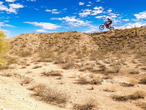 Serious Space for Simple Living : Yucca : Mohave County : Arizona