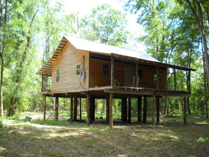 Cabin On White River Land for Sale in Devalls Bluff, Prairie County