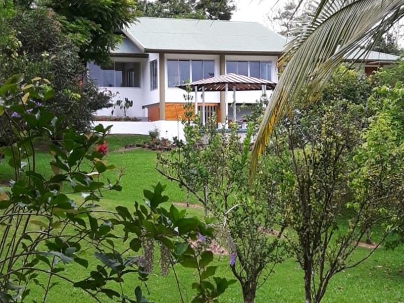 Home and Acreage in Paradise : Turrialba : Costa Rica