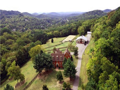 Charming Equestrian Estate in On : Franklin : Williamson County : Tennessee