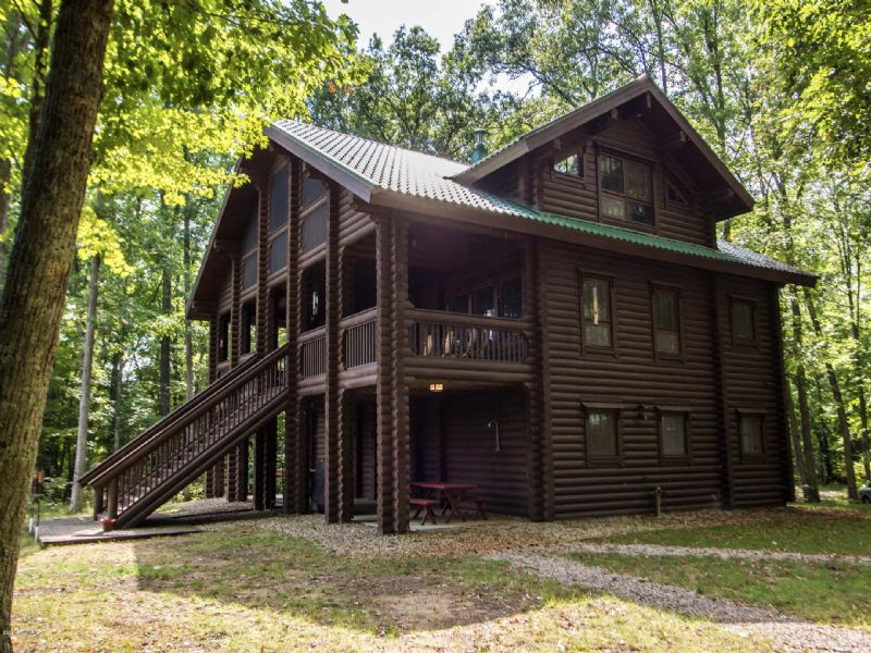 Extraordinary River Front Log Home : Newaygo : Newaygo County : Michigan