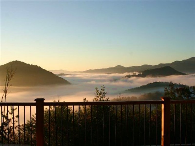 Bluffs: Serene Mountain Top Land : Monterey : Putnam County : Tennessee