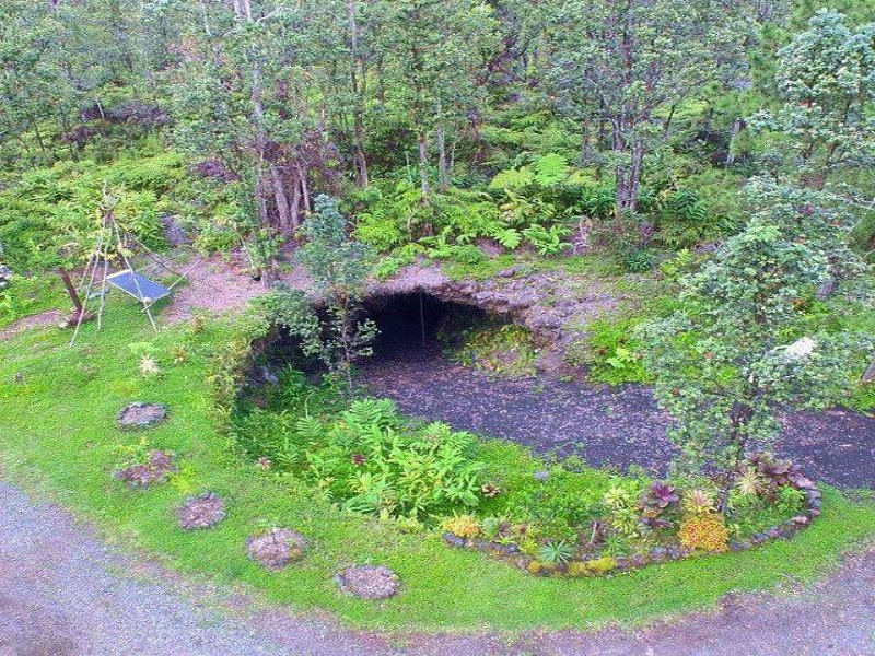 Puna Lot Presents Huge Lava Tube : Mountain View : Hawaii County : Hawaii
