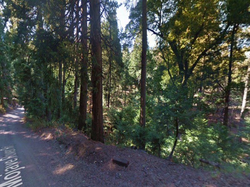 Residential Lot with Road Access : Crestline : San Bernardino County : California
