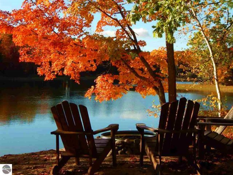 Secluded Waterfront Home : Kalkaska : Kalkaska County : Michigan